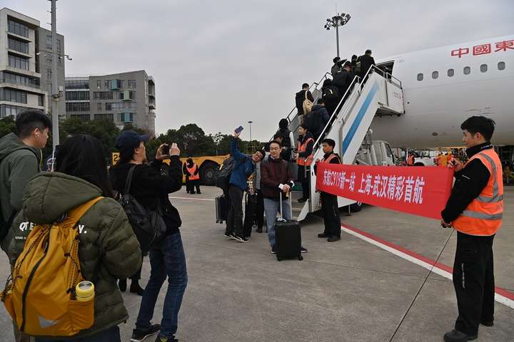 东航C919执飞“上海—武汉”空中快线