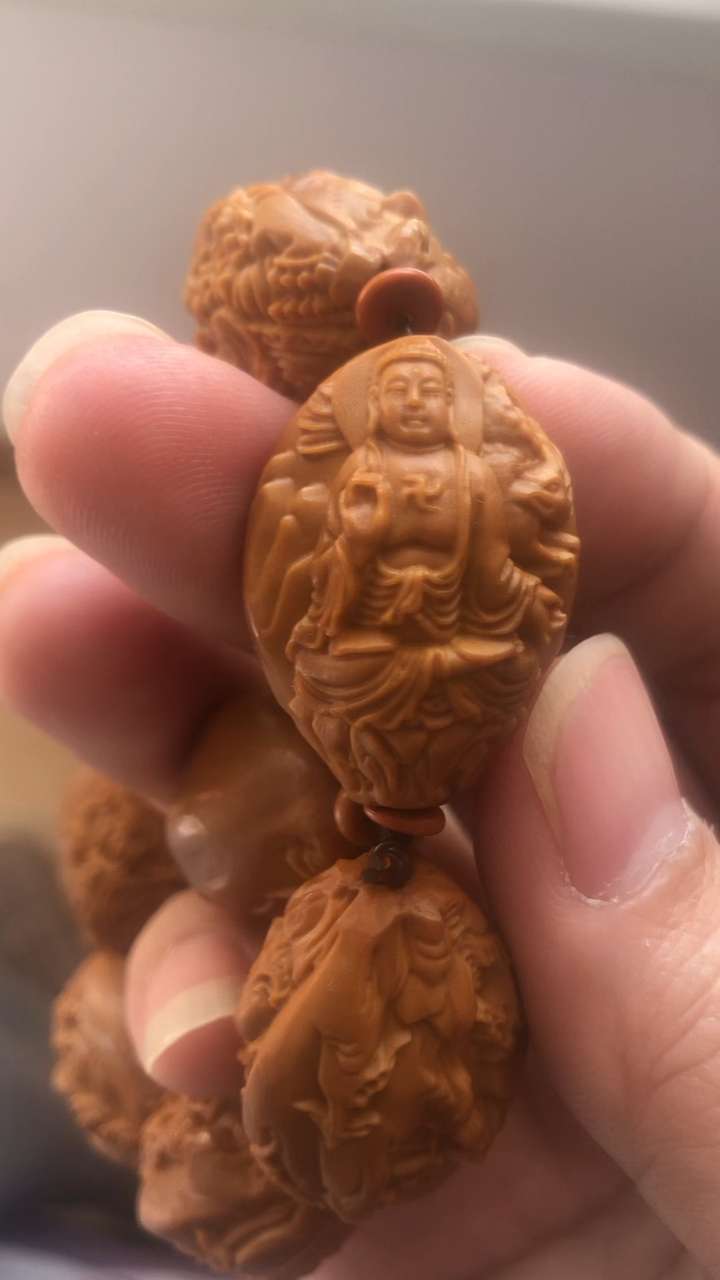 [视频] 请问各位老师,这串橄榄核是机器雕刻还是手工雕刻的?