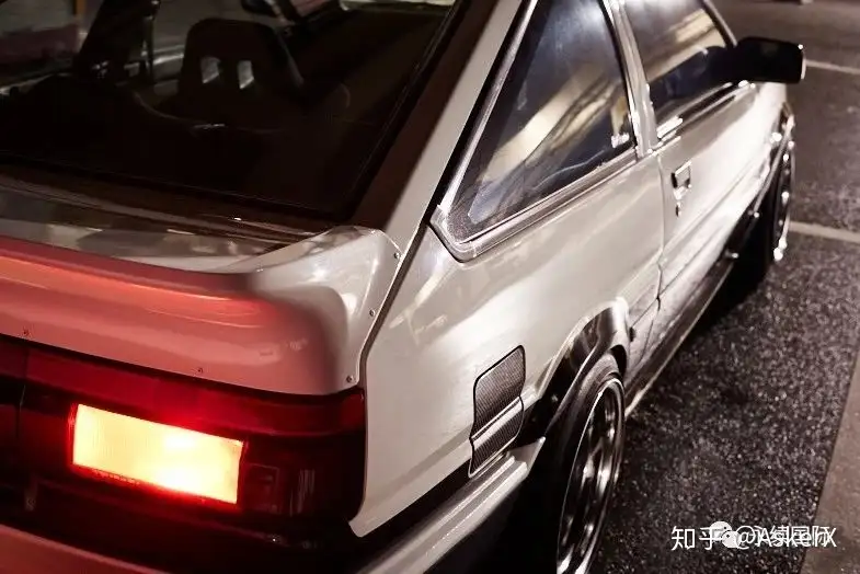 经典中古车丰田ae86 直男内心满满的86情结 内含头文字d赛道用语说明 知乎