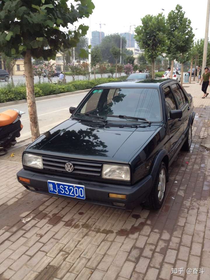 12年8000元入手的98年的方头捷达.