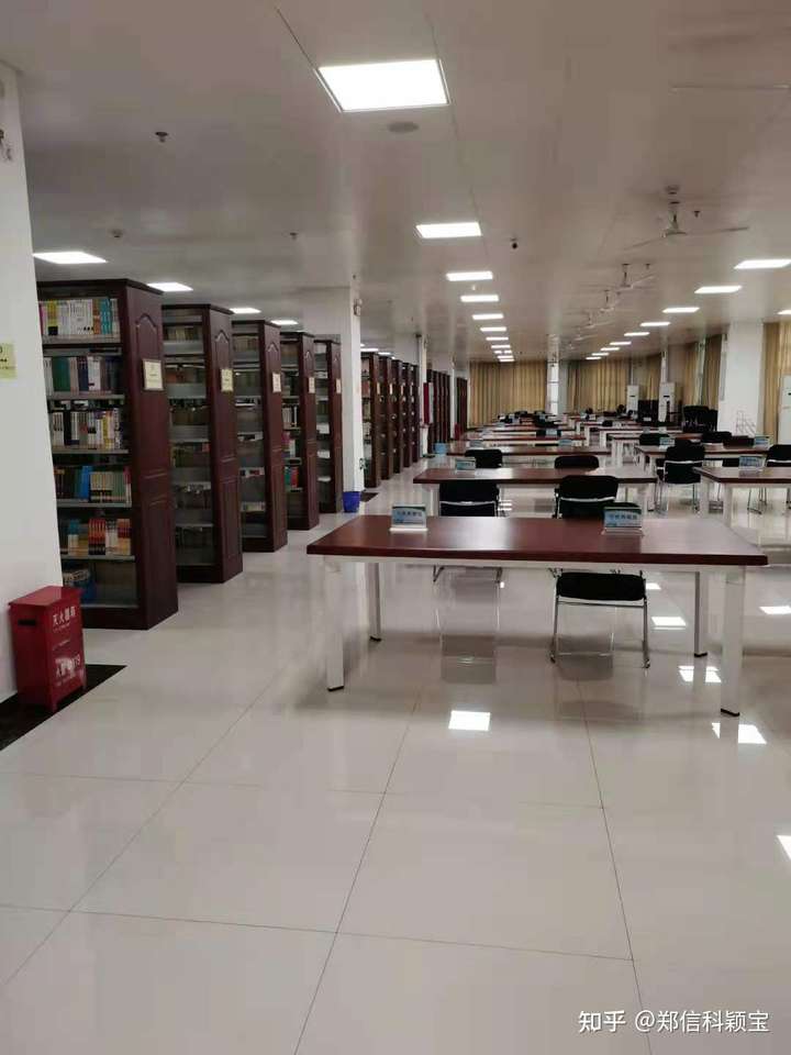 郑州信息科技职业学院的图书馆或教室环境如何?是否适合上自习?