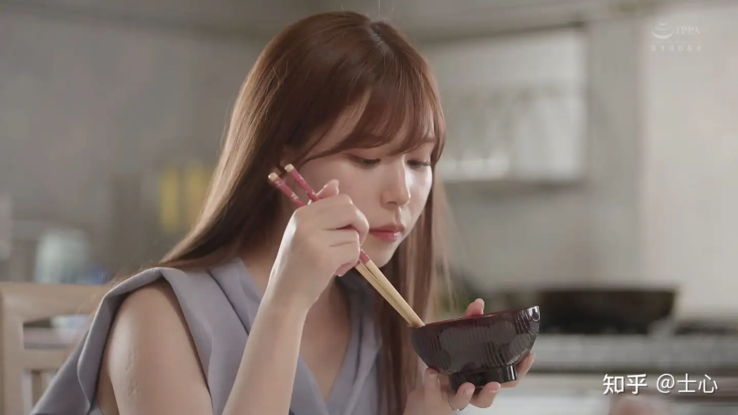 第001话｜明里柚｜老师写真集福利- 知乎