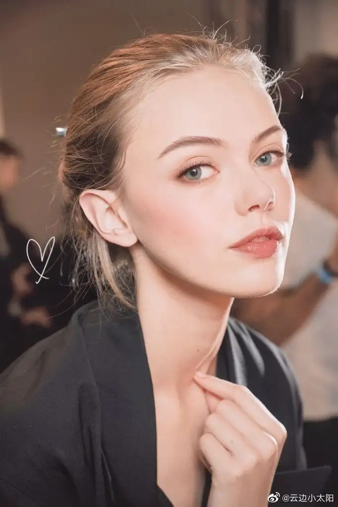 你有哪些惊艳绝色的美女手机壁纸？