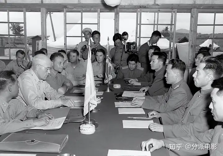 《D.P:逃兵追缉令第二季》豆瓣8.6,这部韩剧也太敢拍了!韩国军队的底裤都被扒光了!