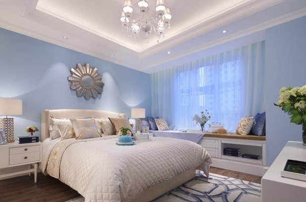 卧室天蓝色墙配窗帘图图片