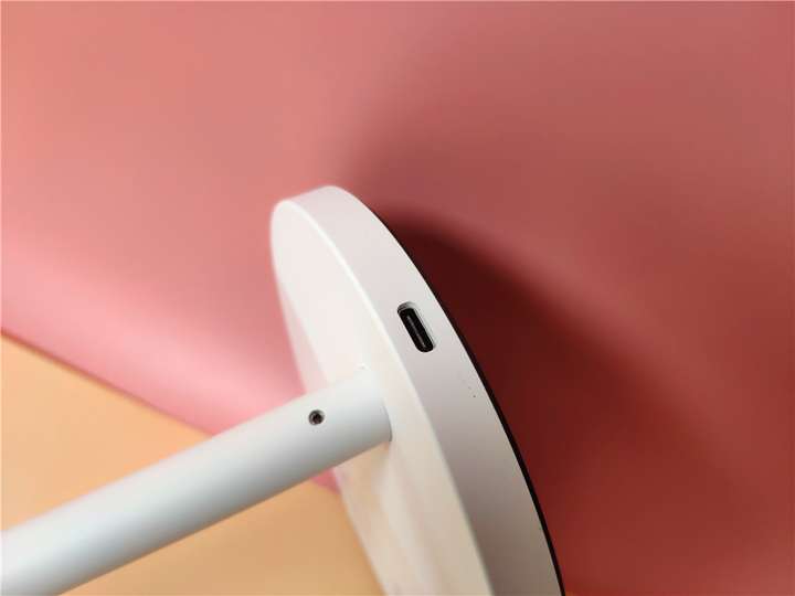 米家智能充电台灯评测：摆脱电源线束缚的光之小精灵