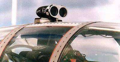 关于飞机的小知识战斗机上竟然有潜望镜