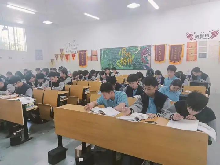 奋斗的青春 闪耀的班级|富阳校区优秀班集体风采（四）(图1)
