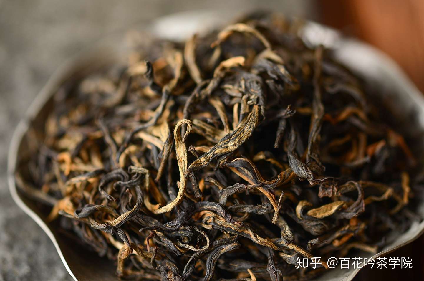 红茶茶汤发酸是什么原因 茶艺师教你正确的滇红茶冲泡方法 知乎 红茶茶汤发酸是什么原因 茶艺师教你正确的滇红茶冲泡方法 知乎