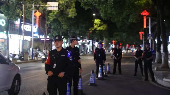贵州惠水公安开展夏夜治安巡查宣防第三次集中统一行动