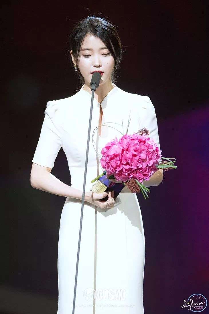 美人计 Iu出道十年 拿牛奶肌生生晃了我十年 怎么养的 知乎