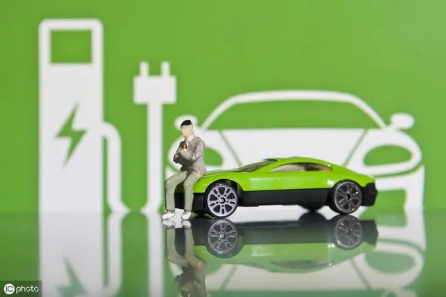 快来看新能源汽车电池寿命可以开多少公里，新能源汽车电池寿命和充电次数有关吗