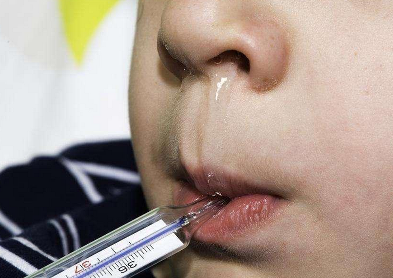 7个月感冒鼻塞流鼻涕要吃什么药感冒贴可用吗