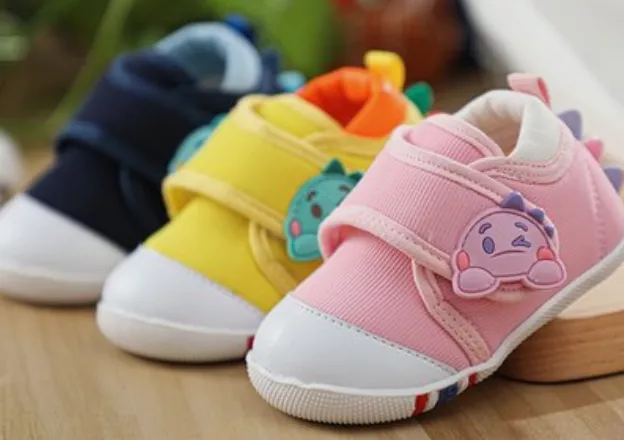 宝宝适合穿什么样的鞋？怎么给宝宝选到合适的鞋子呢插图(3)