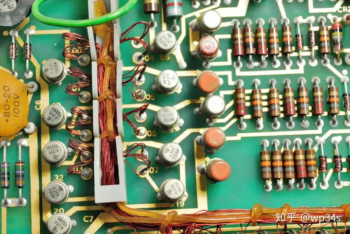电与磁的极致艺术~1968年的HP9100A晶体管计算器(机)-2