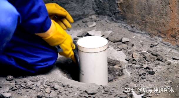 出屋面管道刷防水前需要做r角嘛?