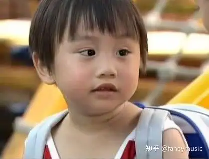 《下一站,幸福》里面,扮演梁小乐获得了不少人的喜爱,小小彬成为了