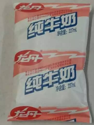 图为龙丹纯牛奶