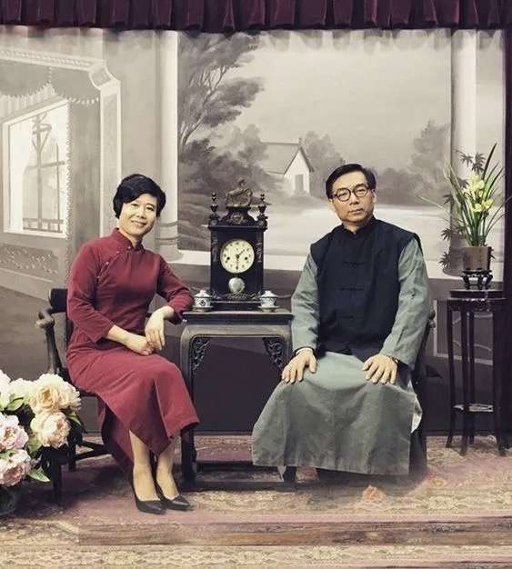 二闲堂主 的想法: 民国时期,一对夫妻,家境富裕,家中摆设… - 知乎