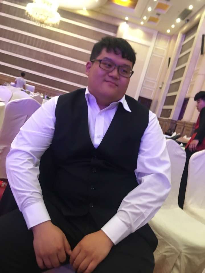 我男朋友啊 身高180cm体重240斤,长得也不帅,专科学历.