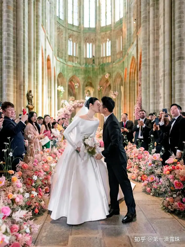 奚梦瑶何猷君法国举办盛大婚礼，传闻花费过亿，如何评价他们的婚礼？