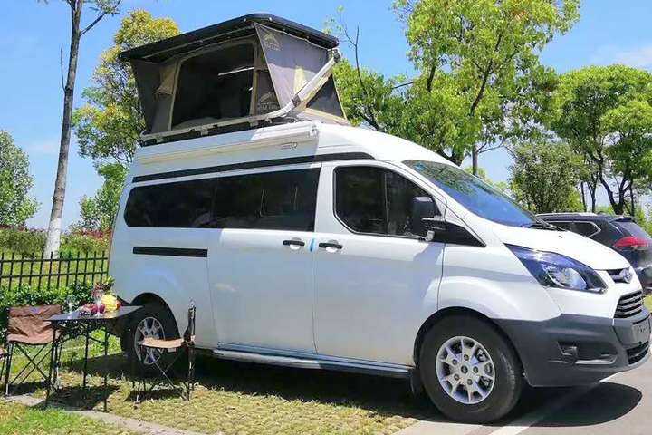 近日,阿尼亚房车发布一款基于福特新全顺底盘改造的自行式b型房车