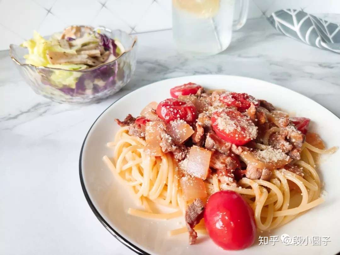 自制酱汁的番茄牛肉意面 这样做让番茄味更香浓 知乎