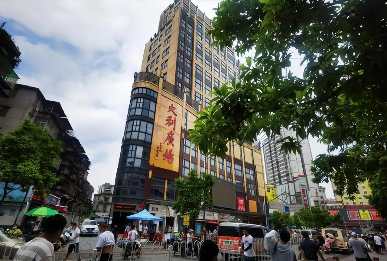 广州服装批发市场在哪里 广州工作服批发市场