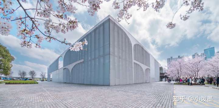当龙美术馆与樱花交相辉映时