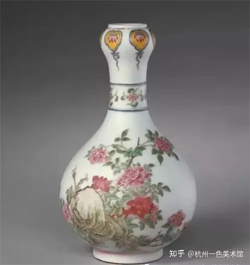 西班牙DARLEY 达利春拍，一件稀有乾隆珐琅彩画鸟胆瓶，出自于极为显赫
