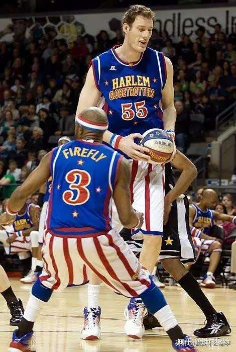 世界最高篮球运动员2米62 比姚明高一大截 站着都能扣篮 知乎