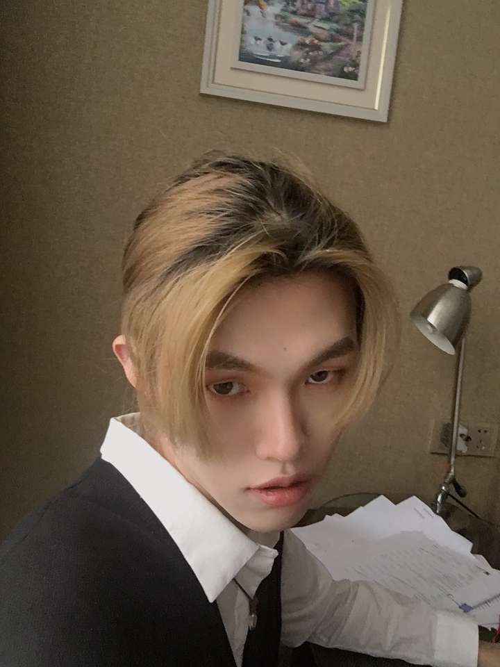 大学男生留什么样的长发比较好?(注:本人内向,喜欢安静.