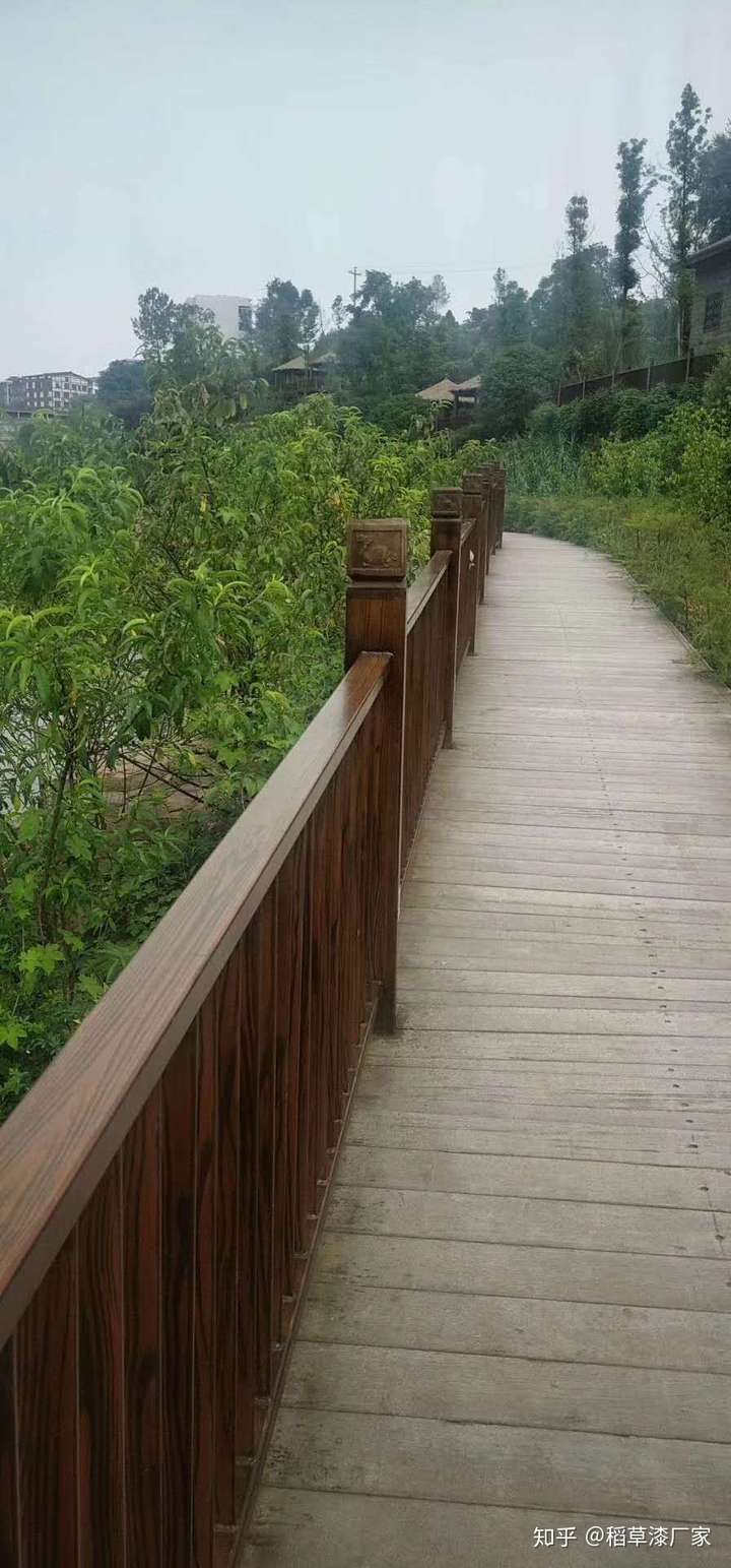 景区护栏这样做很容易达到护栏木纹效果护栏仿木纹漆