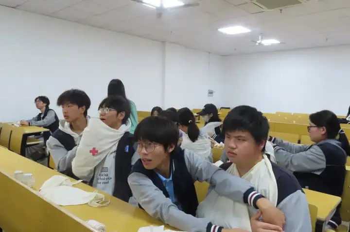 提升急救技能 构建生命防线 | 塘栖校区红十字应急救援培训(图7)