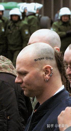 求俄罗斯光头党那种寸头后面留一戳头发的发型的图片
