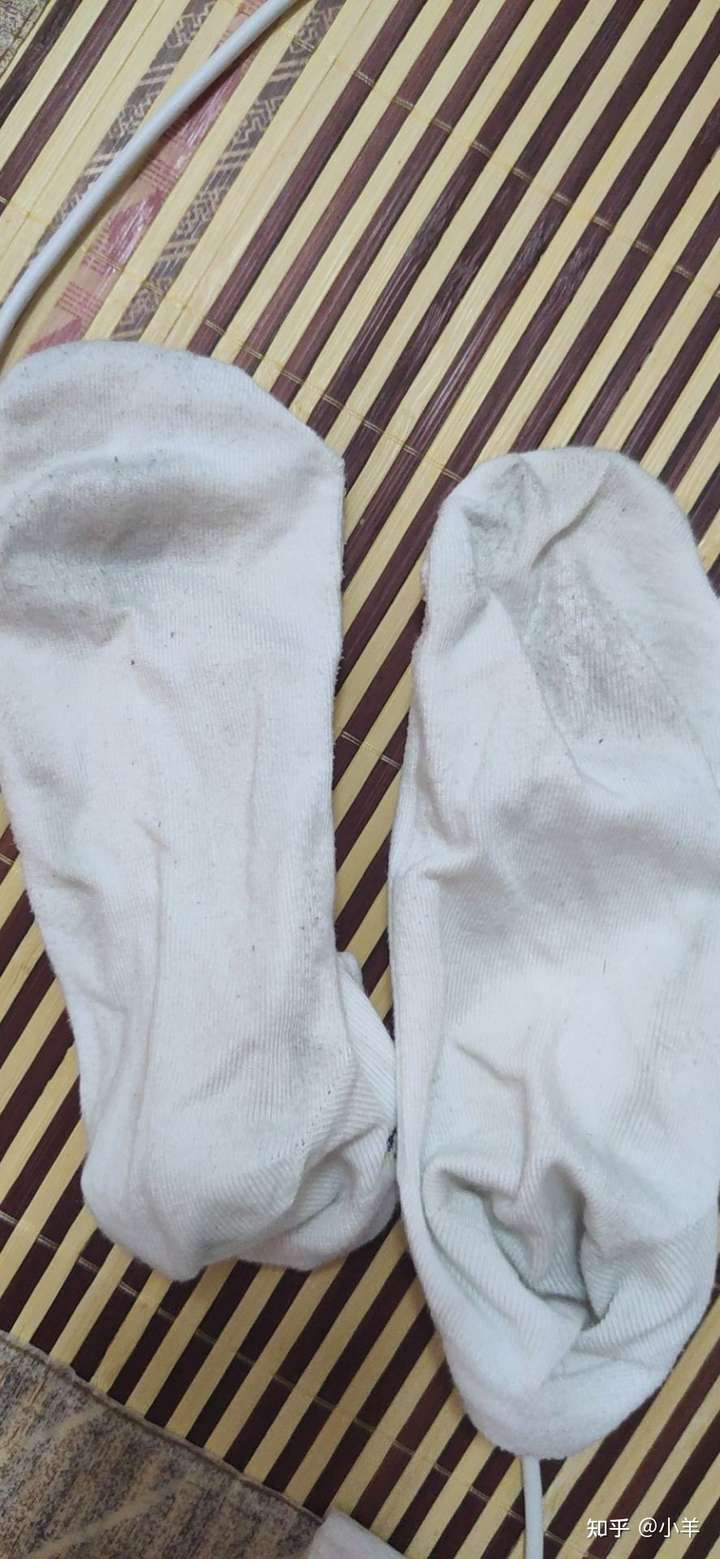 为什么有人爱闻一下脱下来的臭袜子?