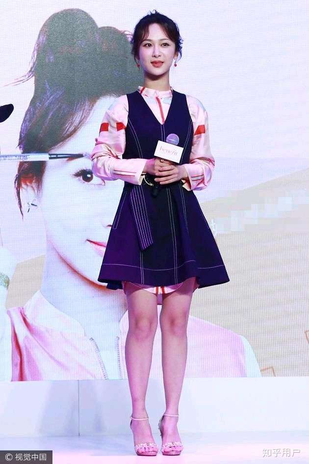 杨紫今年多大超短裙图片