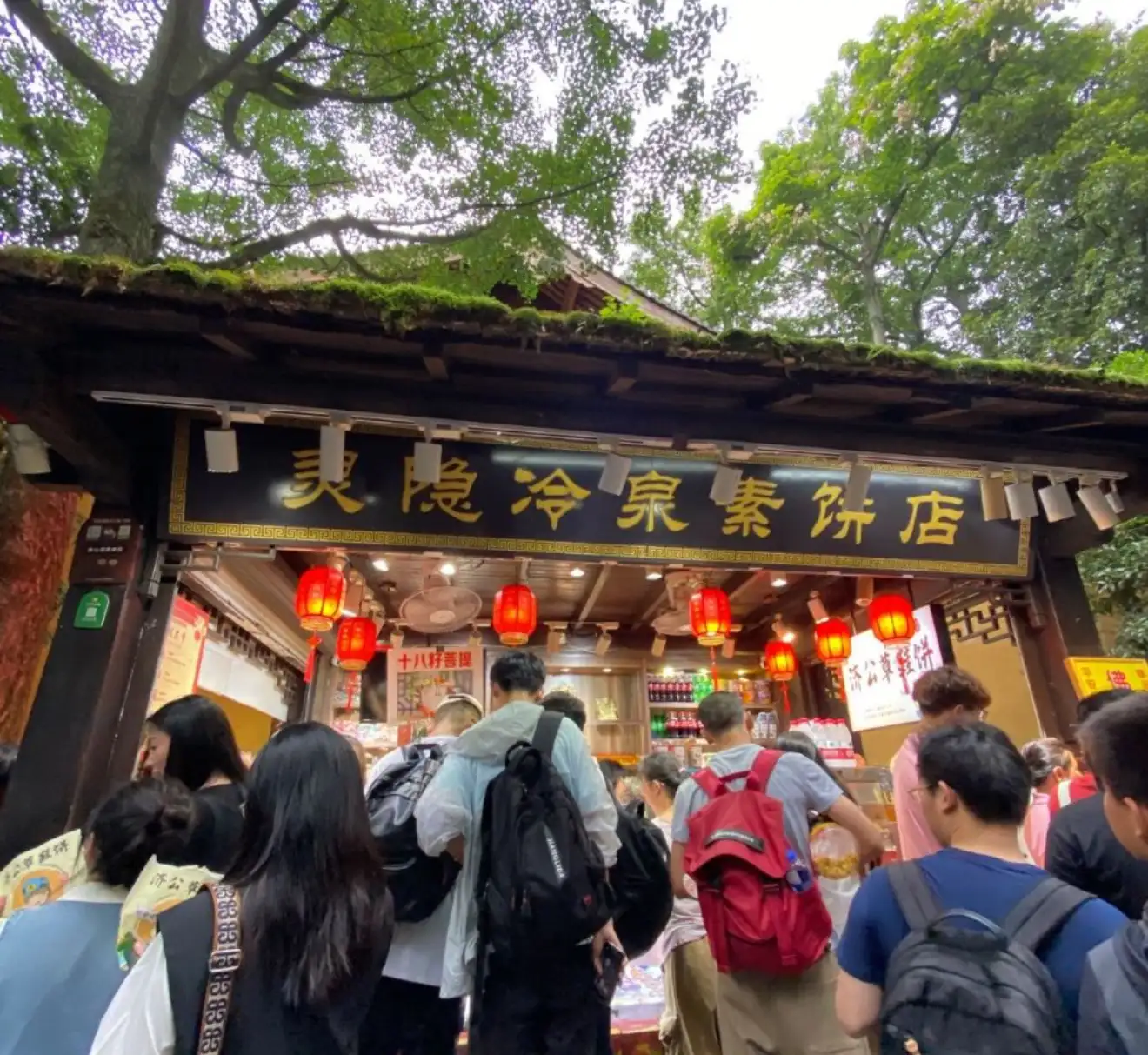 杭州灵隐寺门口 8.5 平小卖部年租金 260 万，这个租金合理吗？景区小卖部有多赚钱？