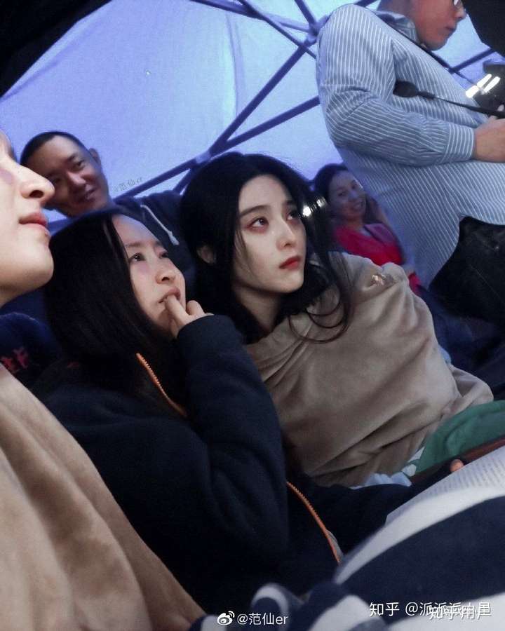 如何看待晚晚微博上发与范冰冰的合照?