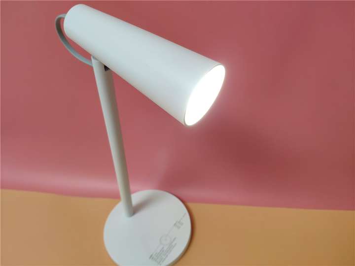 米家智能充电台灯评测：摆脱电源线束缚的光之小精灵