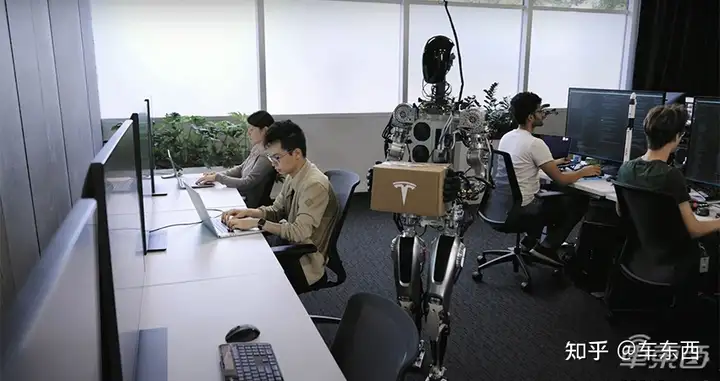 特斯拉搞事情：人形机器人能搬快递了！FSD年底可全球推送