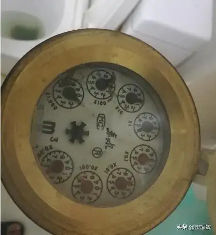 数字水表怎么看水表读数（水表上的数字代表什么）