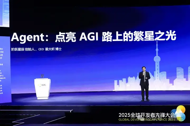 全球顶级AI大咖空降上海，千亿资本百万年薪引爆人才争夺战！机器人上街遛狗