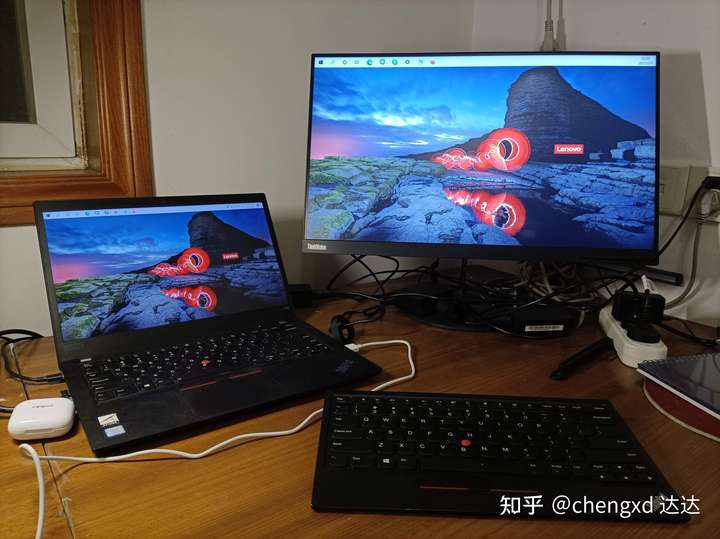 在这样的使用场景下, 如果继续使用笔记本自带的键盘的话,我就必须要