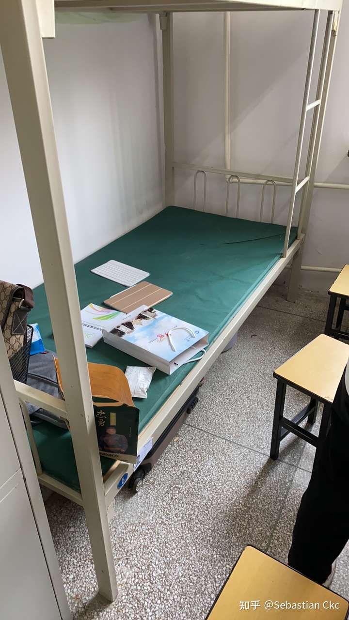 东北大学秦皇岛分校的住宿条件真的很差吗?有图吗?在线等?