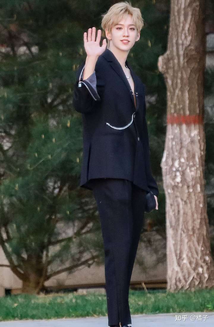 大家真的觉得余景天的表情管理清新不油腻吗?