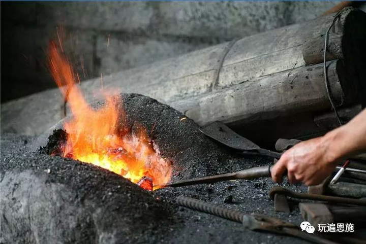 铁的熔点是 1540℃，为什么中国古代炉温大于 1200℃就可以用来将铁矿石化为铁水来炼铁了？
