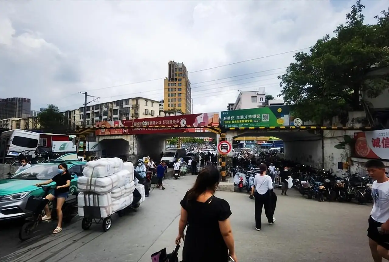 广州服装批发市场在哪里 广州工作服批发市场