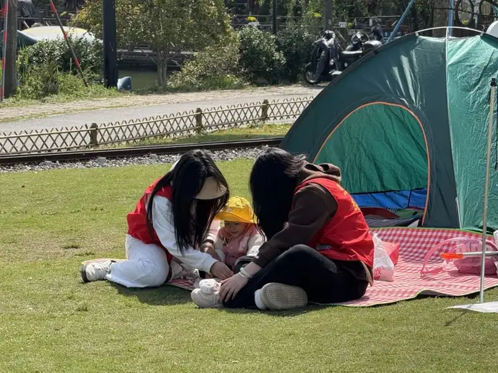 志愿助幼 春光同行 | 塘栖校区学生志愿者助力塘栖镇幼儿园春游活动(图5)