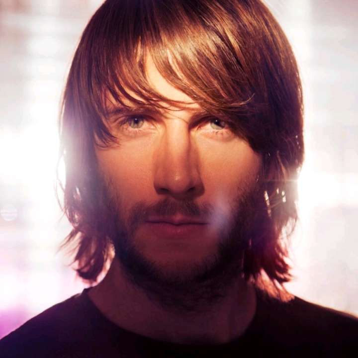 jason mraz,绰号男巫,美国创作男歌手.